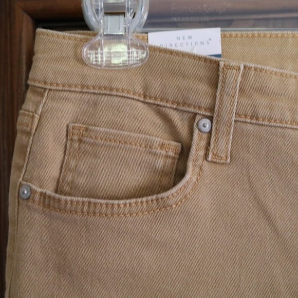 New Directions Button Fly High Rise Jeans - Khaki, Size 6 - Picture 5 of 16